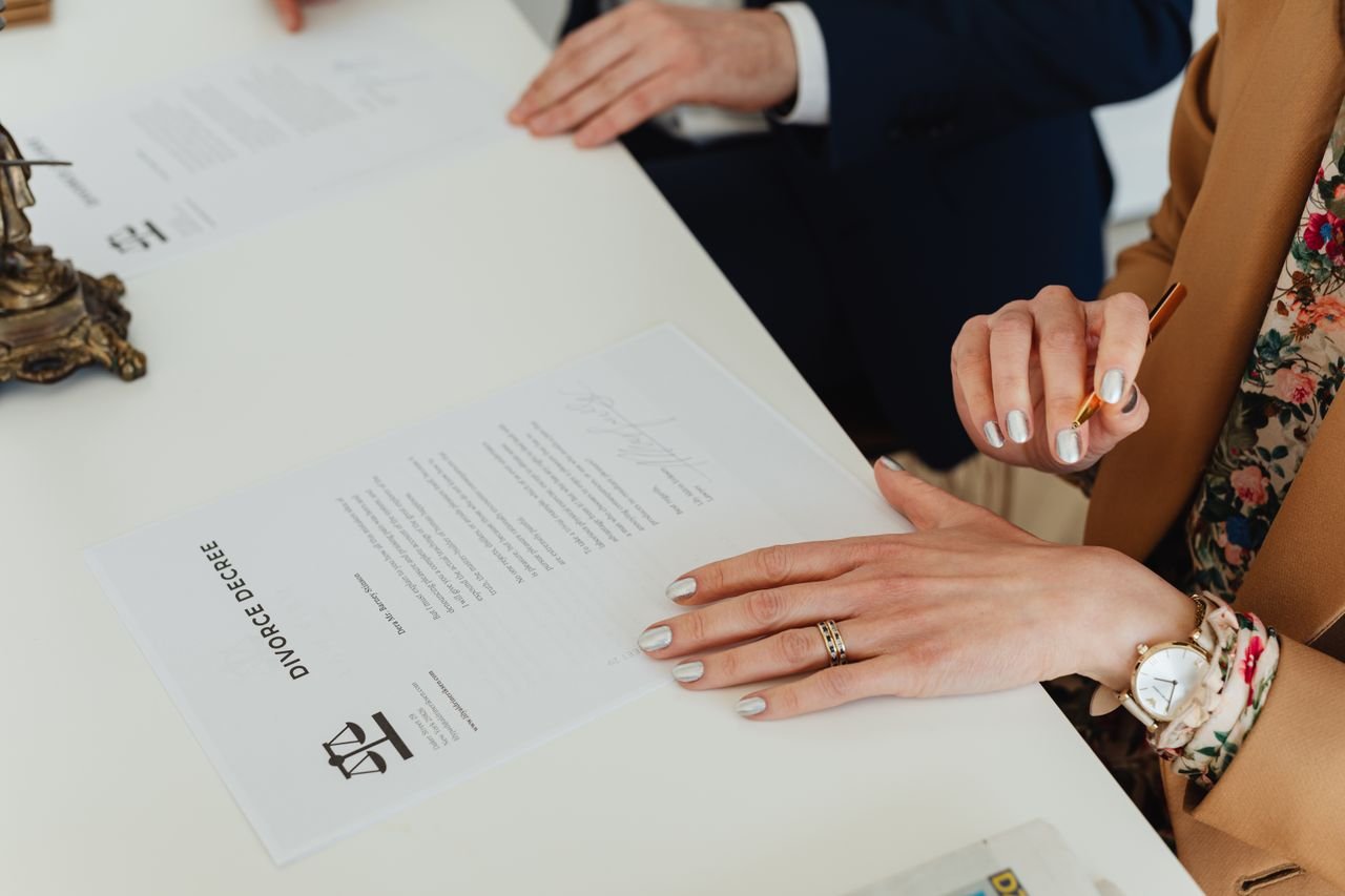 ✓ Huis verkopen na een scheiding? ✓ Ontdek welke opties er zijn, hoe de opbrengst wordt verdeeld en hoe je snel duidelijkheid krijgt.